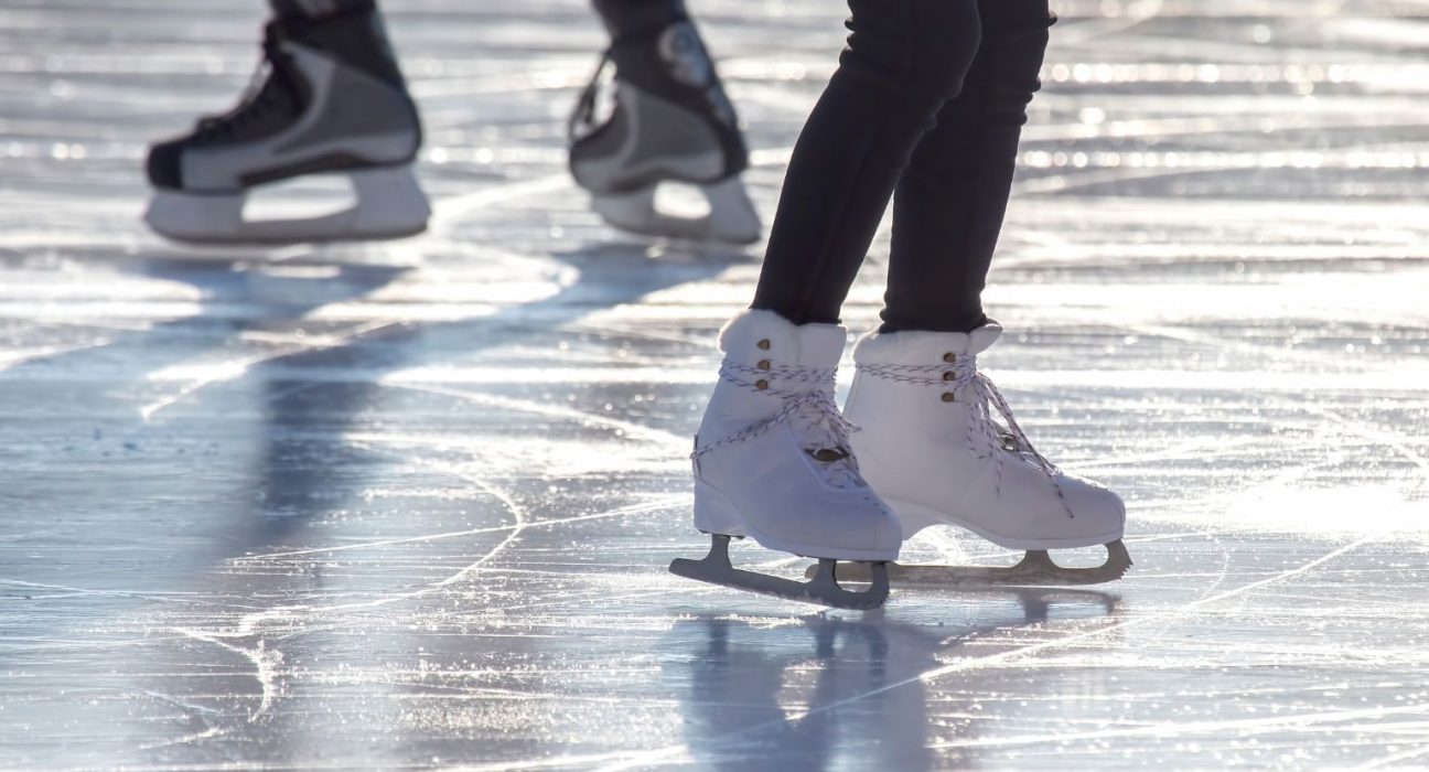 как делают искусственный лед на катке